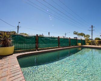 Caboolture Motel - Caboolture - Bazén