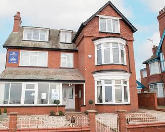 The Seacourt - Bridlington - Building