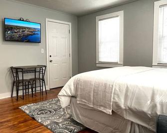 Downtown Portsmouth| Mins to Beach | Maine - Portsmouth - Bedroom