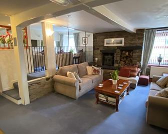 Flambards Hotel - Cardigan - Living room