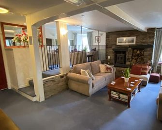 Flambards Hotel - Cardigan - Huiskamer