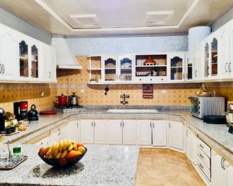 Villa De Luxe Av Piscine, Rooftop Proche - Oujda - Küche
