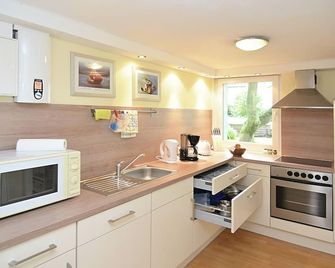 فيرينوونونج إن لونسين ميت أيجينر تيراس - باد بيرمونت - مطبخ