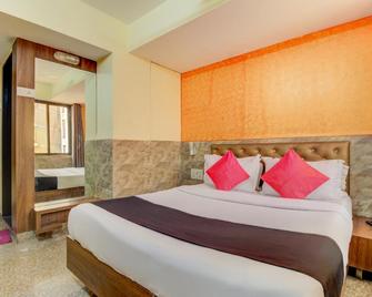 Capital O 71247 Jk Regency - Mumbai - Bedroom