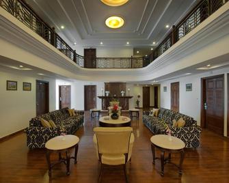 Royal Orchid Fort Resort Mussoorie - מוסורי - טרקלין