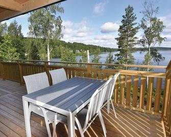 Fine cottage with two bedrooms, nice beds and located in a cottage settlement. - Dals Långed - Balcony