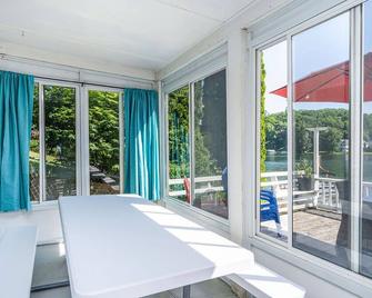 Cottage on Big Pine Island Lake - Belding - Balcony