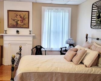 The Fry Guest House & Healing Center Welcomes You! - Mount Vernon - Bedroom