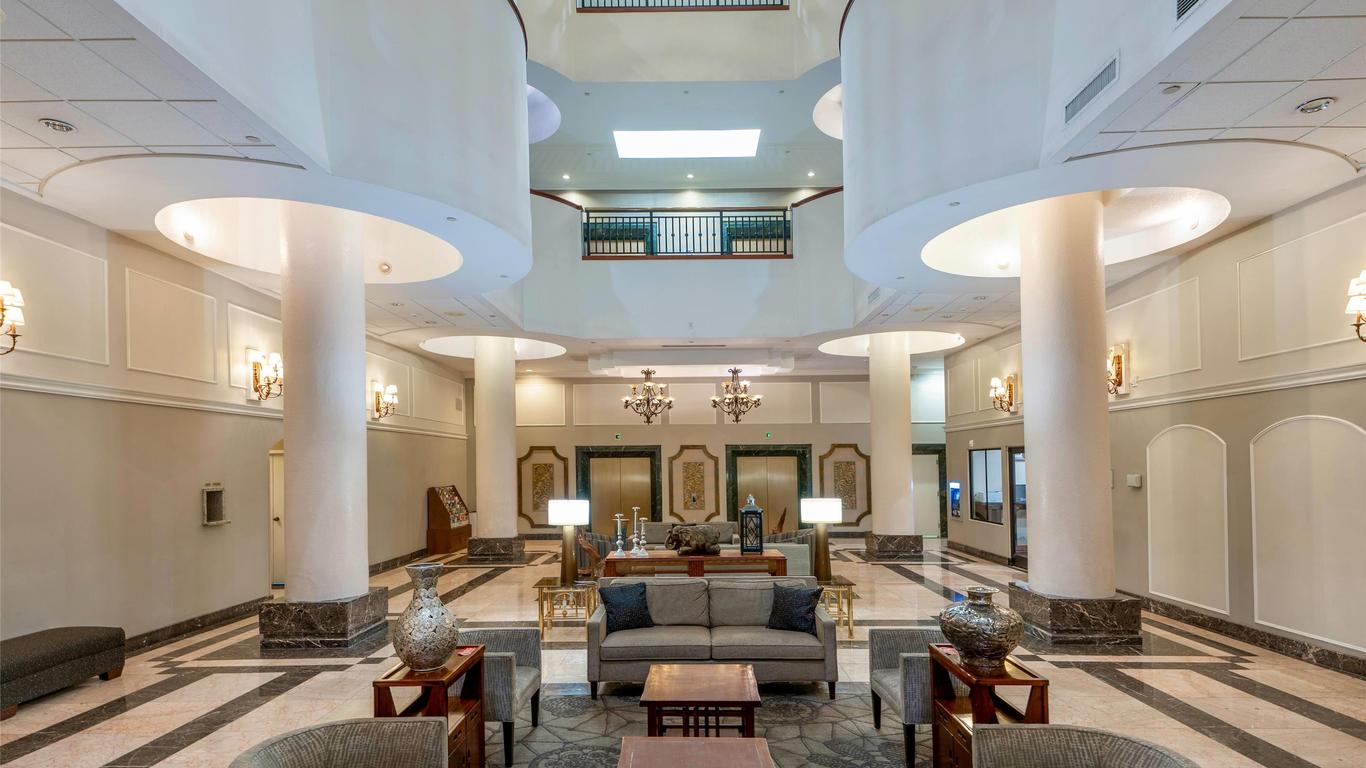 Wyndham Garden Hotel Baronne Plaza