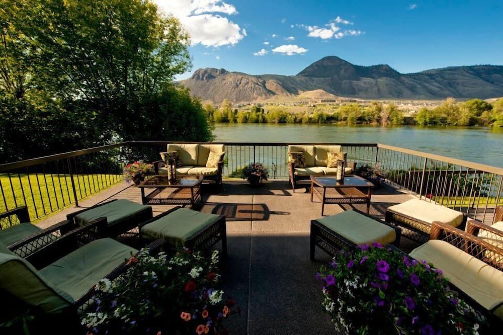 Riverland Inn & Suites - קאמלופס - מרפסת