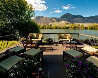 Riverland Inn & Suites - Kamloops - Balcón