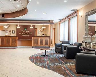 Quality Inn & Suites Vestal Binghamton near University - Vestal - Front desk