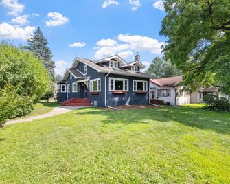 Lowry Parlour - Minneapolis - Building