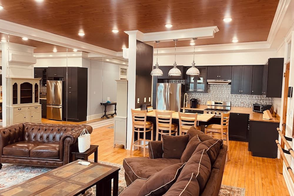 En Pointe 3-bedroom apartment in Historic downtown Wyalusing PA