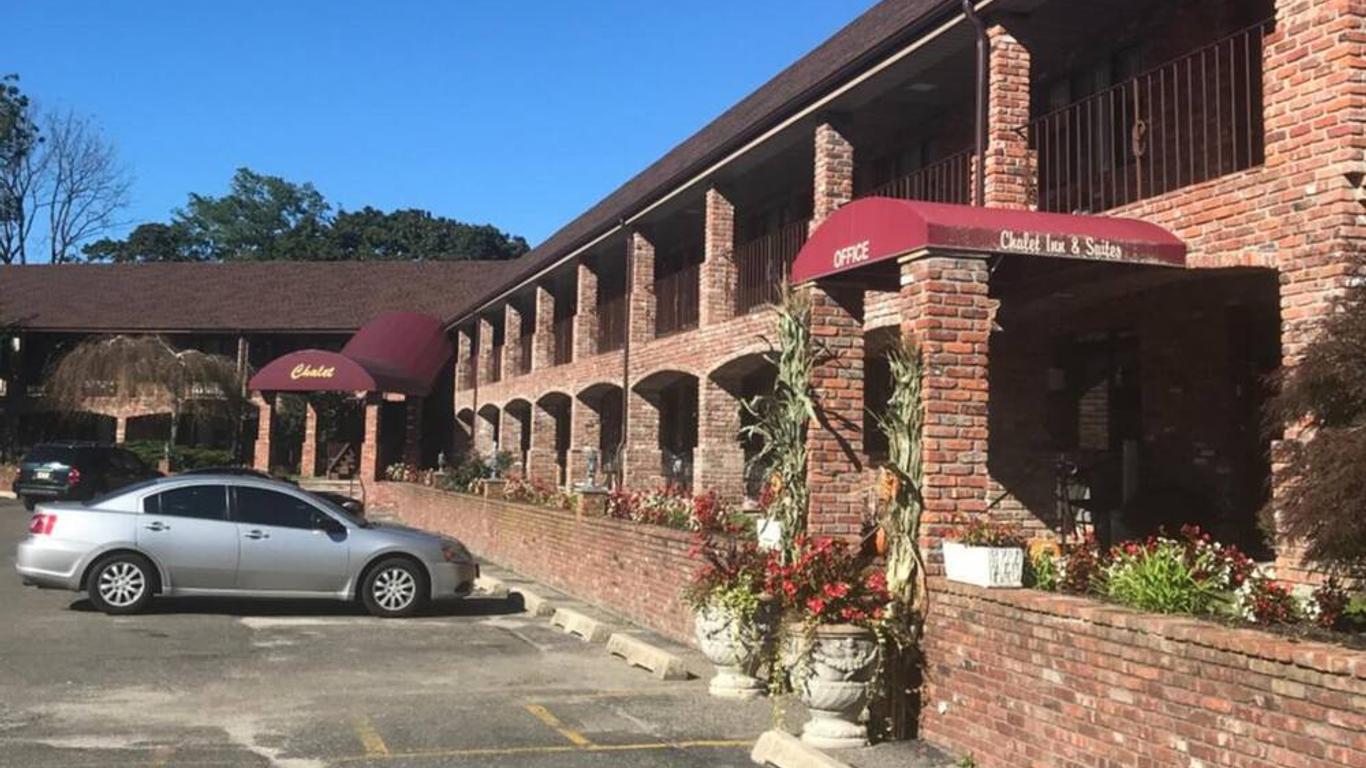 Chalet Inn & Suites Centerport