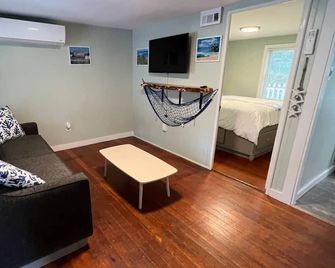 Mayflowersleeps 5near beachfirepitoutdoor shwrgrill - Plymouth - Obývací pokoj