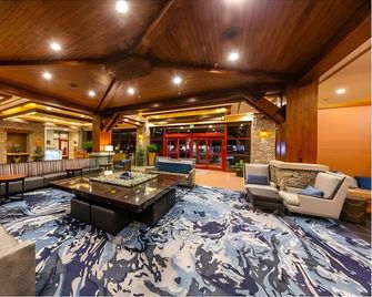 Cozy and Enchanting 2-bedroom Resort in Picturesque South Lake Tahoe. - South Lake Tahoe - Lobby