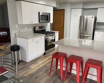 Secluded 10 acre home in the woods - Otsego - Cocina