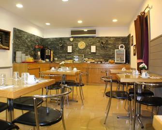 Hotel Marfany - לס אסקלדס - מסעדה