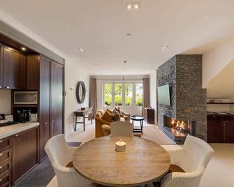 Glen Nevis 1 Queenstown Lakeshore Apartment - Queenstown - Dining room