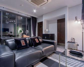 Ir-on Hotel - Bangkok - Living room