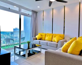 Ksl Citymall 6-20pax Privatelift|netflix|smart Tv75inch (Ksl) - Johor Bahru - Living room