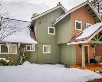 Tahoe Retreat on the Meadow-Hot Tub, Views, A/C - South Lake Tahoe - Building