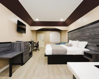 Sapphire Inn & Suites - Channelview - Bedroom