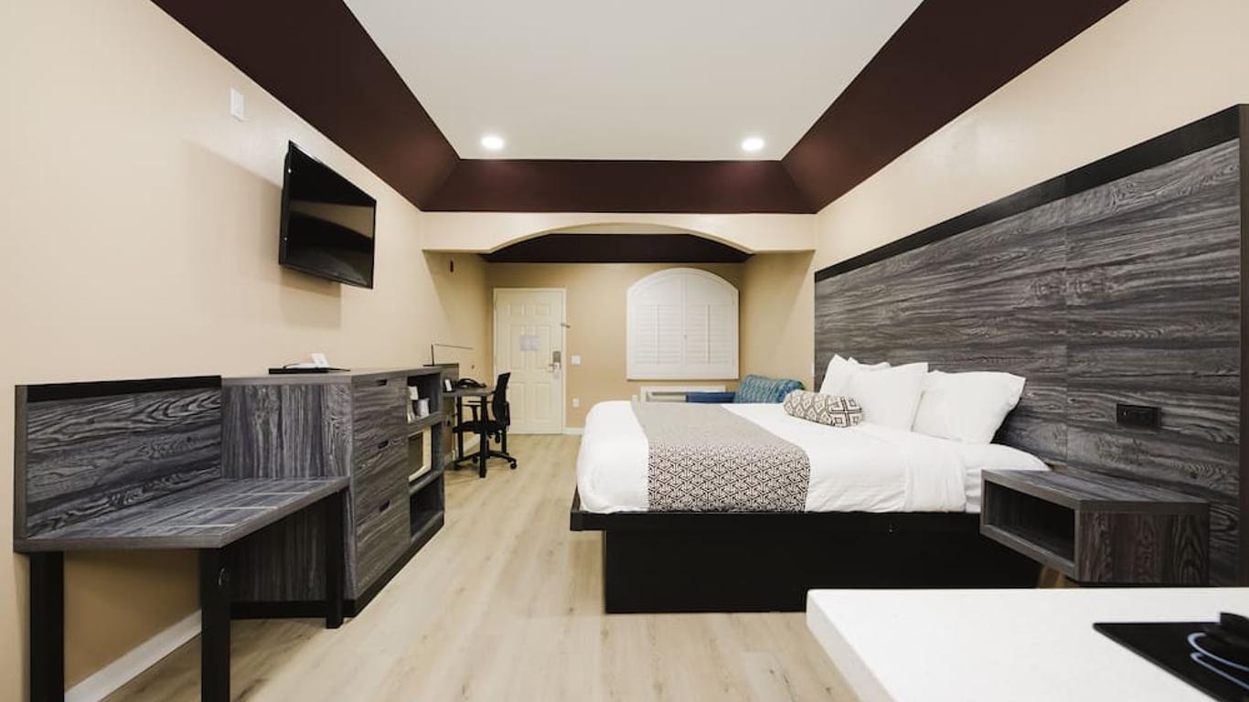 Sapphire Inn & Suites