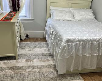 Fall River Complete 2 Bedroom Near Downtown - Fall River - Bedroom