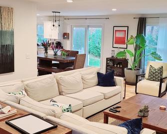 east hampton getaway - East Hampton - Living room
