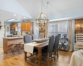 Par 7 Penthouse at Stonebridge Resort - Branson West - Comedor