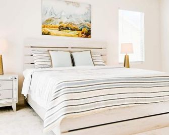 Modern & Cozy 5BR near Ontario Airport - Ontario - Bedroom