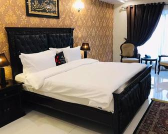 Royaute Luxury Hotel Sialkot - Siālkot - Bedroom