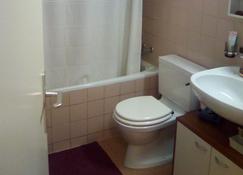 Charming oasis of peace very close to Messe Basel - Basel - Bathroom