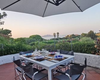 Detached villa with large terrace with sea view - 200 mt from the sea - Arzachena - Balcony