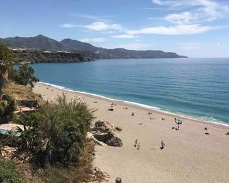 SHR002 Nuevo y Moderno apartamento en Nerja con Patio - Nerja - Playa
