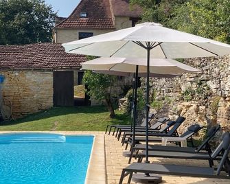 Cottage on the Salviac hillsides with a private pool - Salviac - Uima-allas