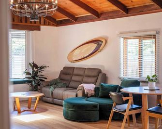 The Noisy Ocean Inn - Oceanstays - Yamba - Sala de estar
