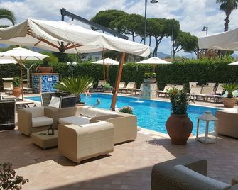 Hotel Luna - Marina di Massa - Havuz