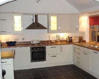 Stunning country cottage near Waterville - Waterville - Kitchen