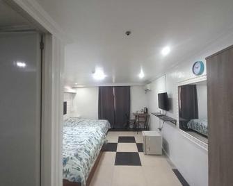 OYO 1141 Healing Condo Hotel - Angeles City - Schlafzimmer