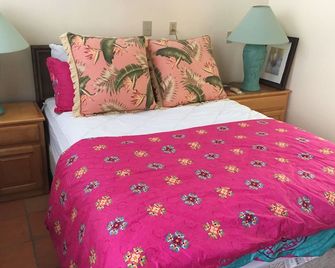 Located minutes away from Historic Holualoa village and Kailua-Kona and beaches. - Hōlualoa - Bedroom