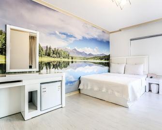 Starry Night Motel - Sokcho - Schlafzimmer