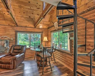 Alpine Adventures: Cozy Log Cabin w/ Deck & Views! - Alpine