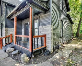 Near Notre Dame Charming South Bend Home - South Bend