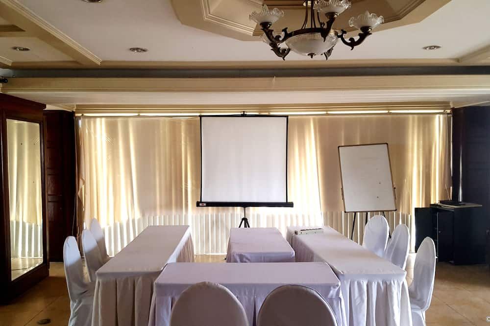Lourdes Family Suites Makati powered by Cocotel - Manila - Sala de reuniones