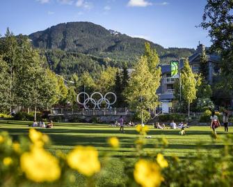 2BR - Multi-Level Townhome with Hot Tub by Harmony Whistler - Whistler - Golfplatz