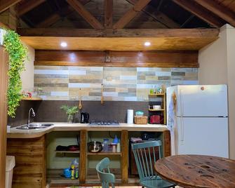 Relaxing Loft Studio Cabin - 5 min from the beach! - Savaneta - Bucătărie
