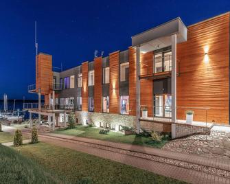 Marina Nawigator - Mikołajki - Building